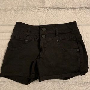 Charlotte Russe Refugee mid rise shorts